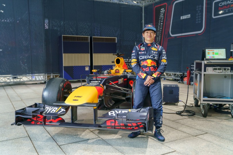 角田裕毅抵達台灣！ RED BULL 冠軍賽車 RB8 經典V8引擎即刻Fire Up！ - CarStuff 人車事