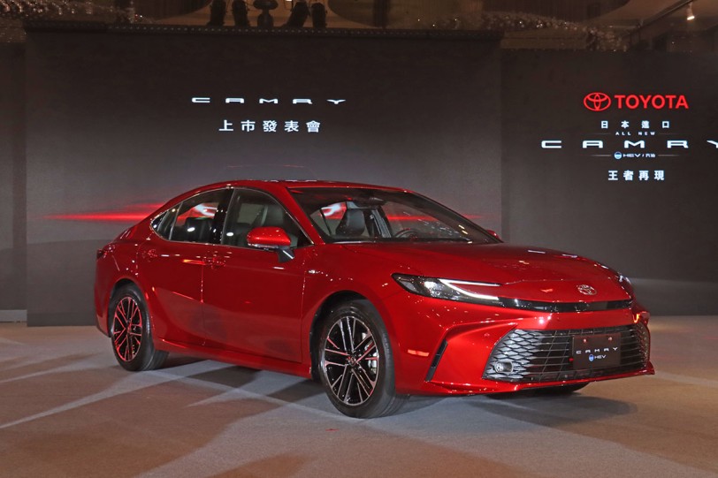 售價 98.9 萬起四規格，第九代 Toyota CAMRY 2.0/2.5 HEV 雙動力發表！
