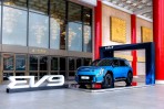 雙車型正式售價 279.9 萬與 299.9 萬，KIA EV9 豪華大型純電休旅正式在台發表！